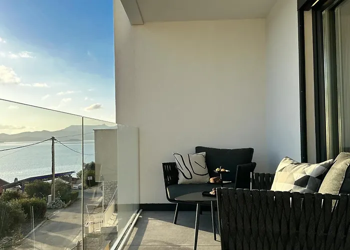 公寓 Double Pleasure - Two With Sea Views And Pool - 5 & 8