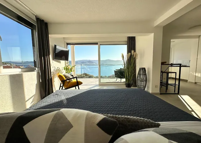 公寓 Double Pleasure - Two With Sea Views And Pool - 5 & 8 *