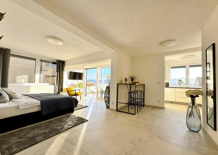 Double Pleasure - Two With Sea Views And Pool - 5 & 8 科马尔纳
